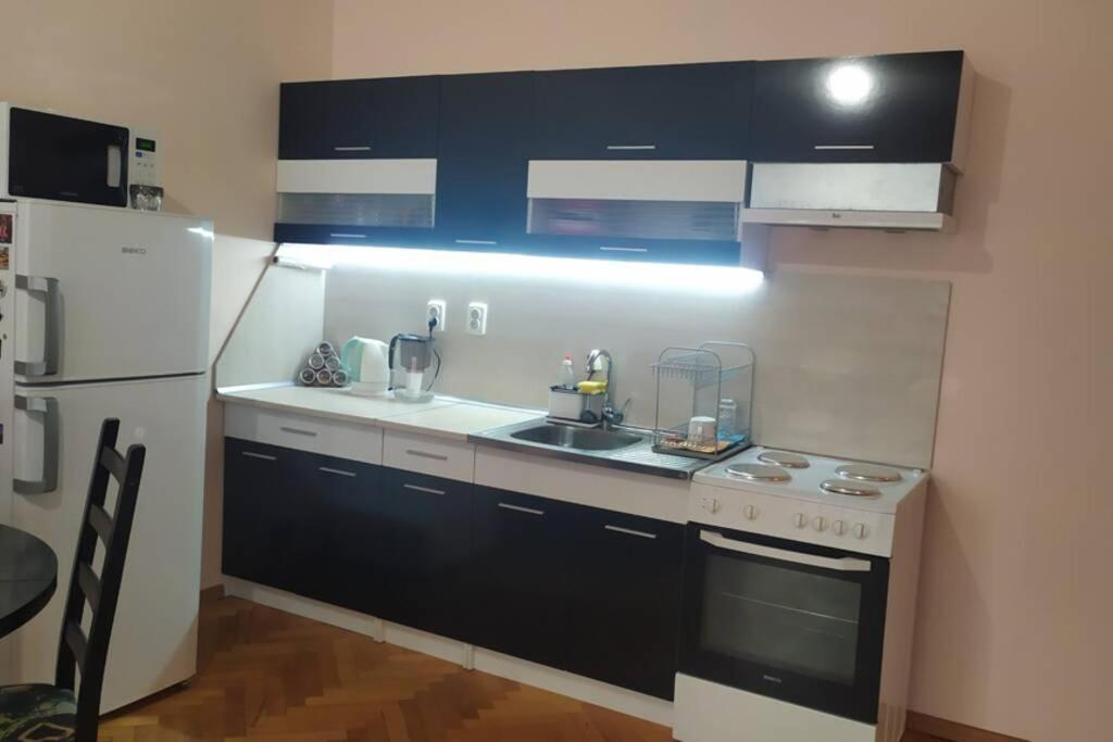 Lovely City Center 1Bd, 1Bt Apartment Σόφια Εξωτερικό φωτογραφία