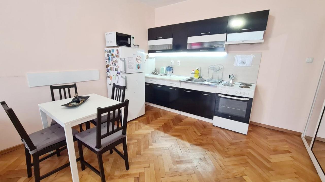 Lovely City Center 1Bd, 1Bt Apartment Σόφια Εξωτερικό φωτογραφία
